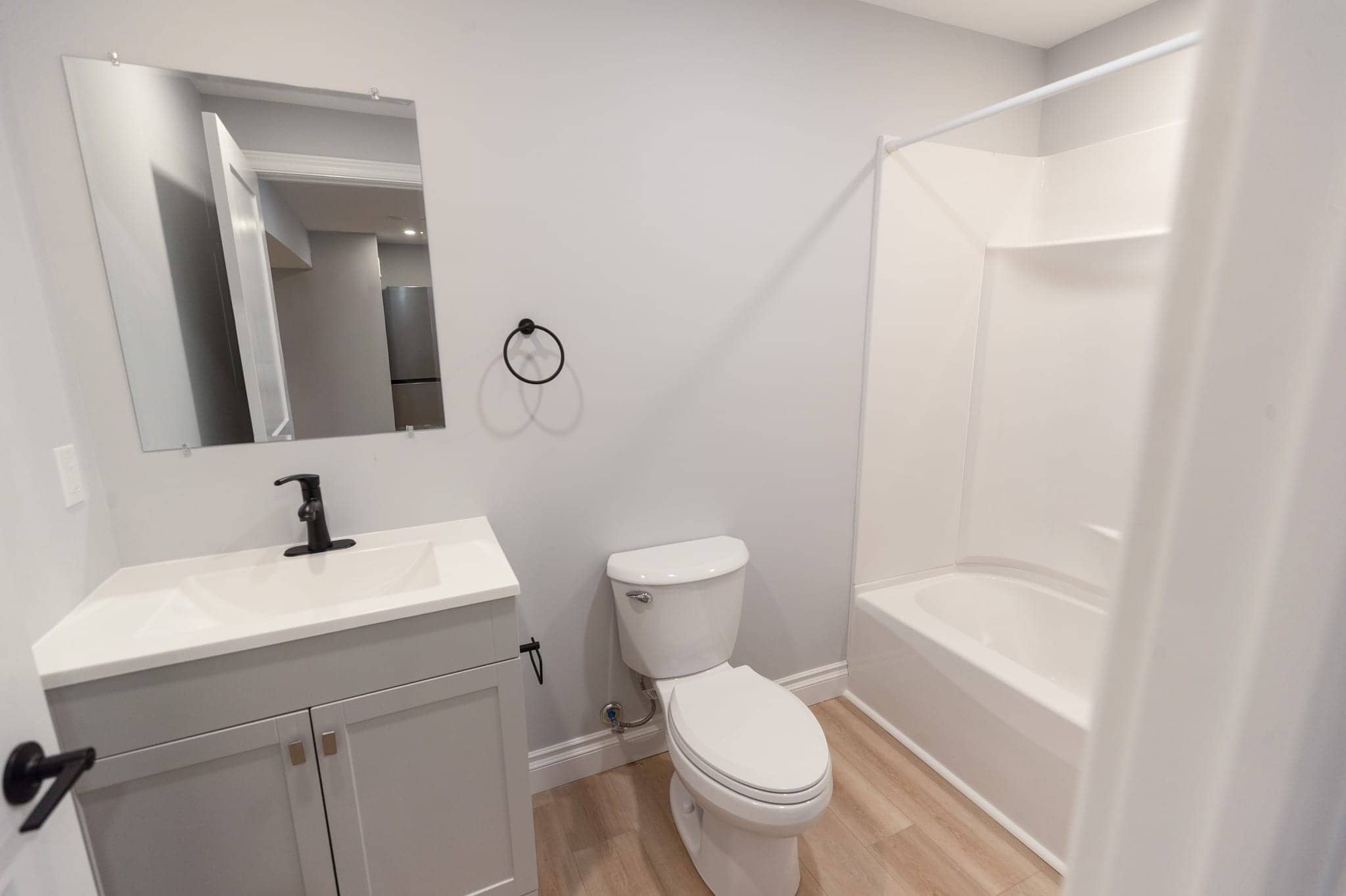 Gananoque ensuite vanity