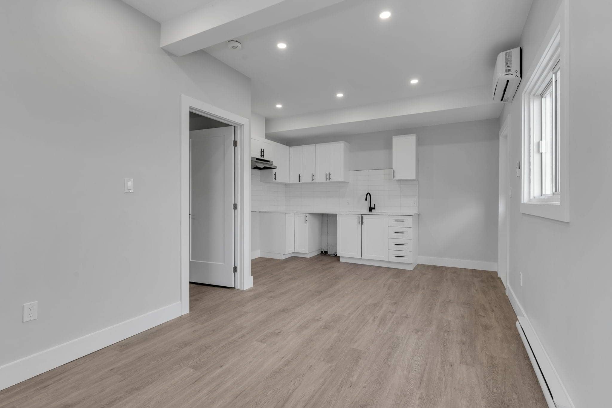 Queen's district kitchenette